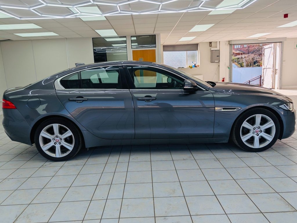 Used Jaguar XE 2016 for sale - 77990848: Photo 3