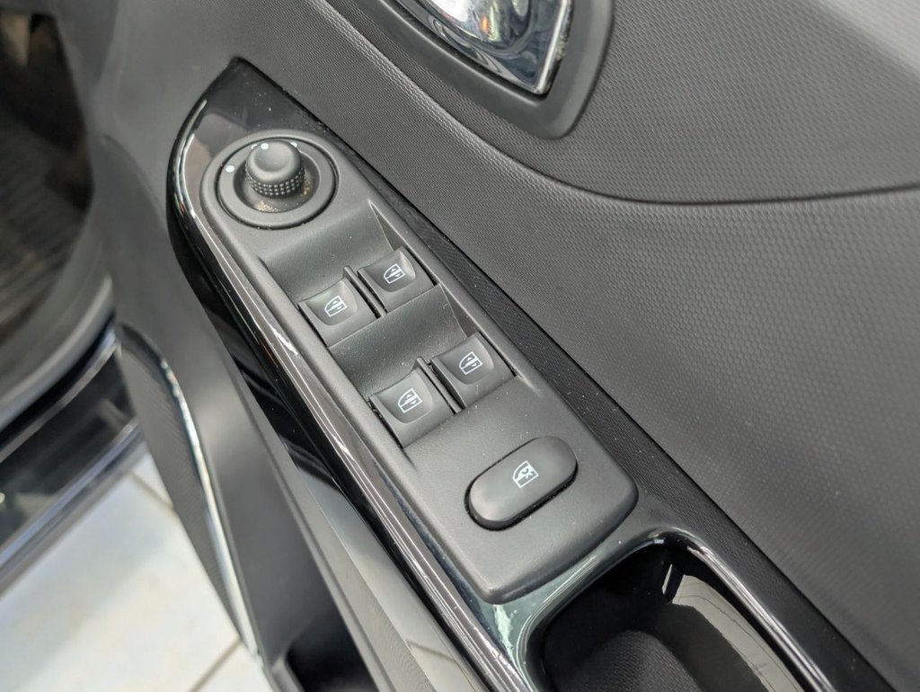 Used Renault Captur 2014 for sale - 77734106: Photo 36