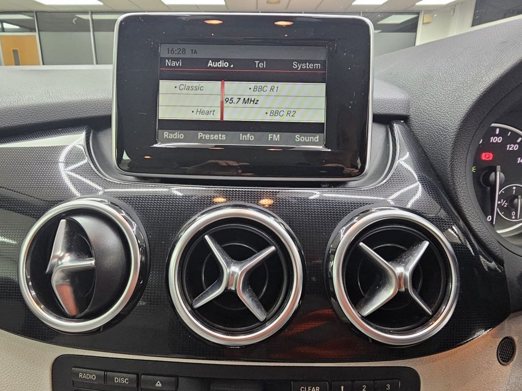 Used Mercedes-Benz B Class 2014 for sale - 77666999: Photo 19