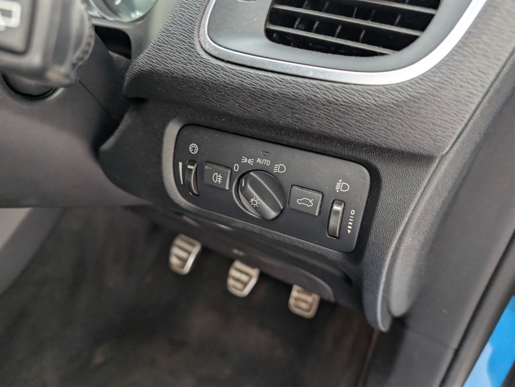 Used Volvo V40 2015 for sale - 78200409: Photo 28