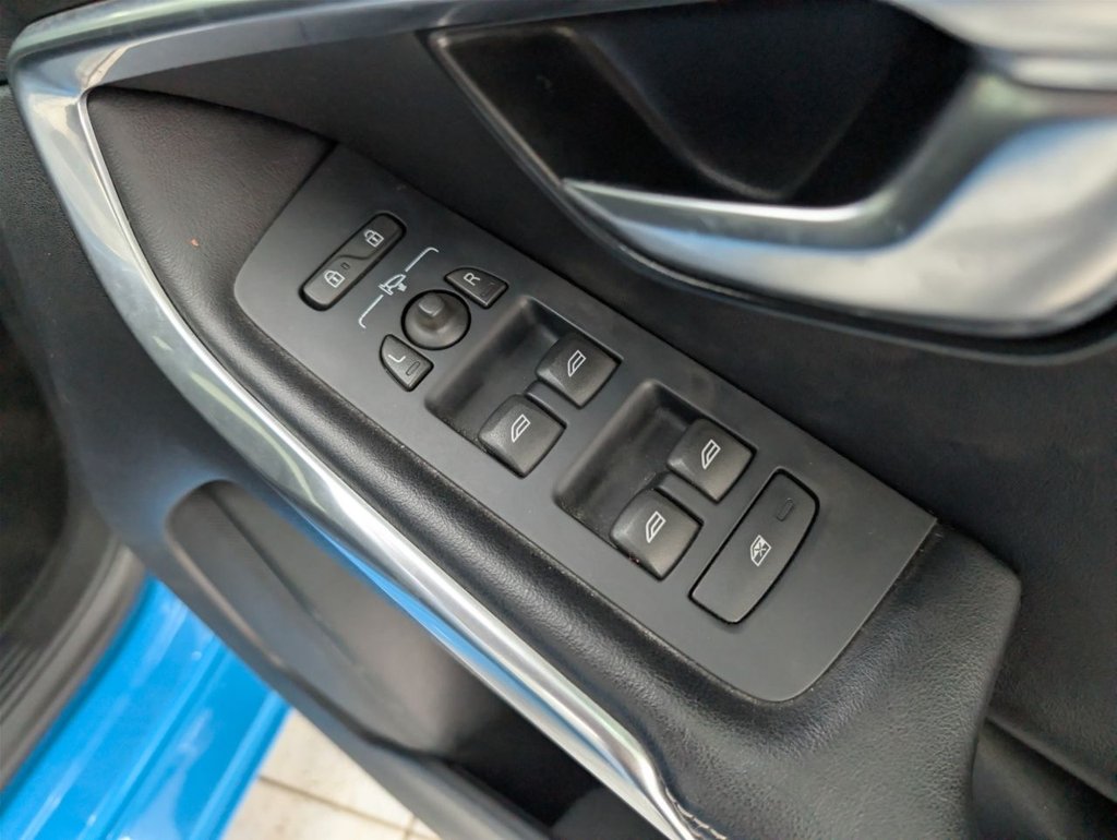 Used Volvo V40 2015 for sale - 78200409: Photo 29