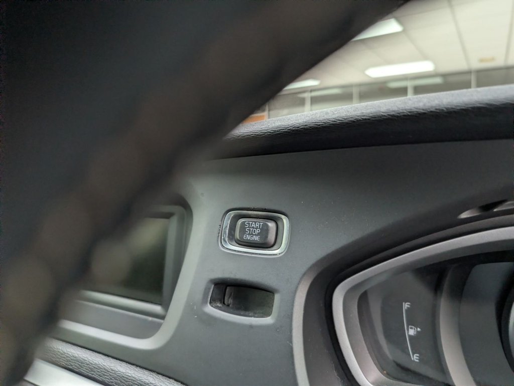 Used Volvo V40 2015 for sale - 78200409: Photo 30