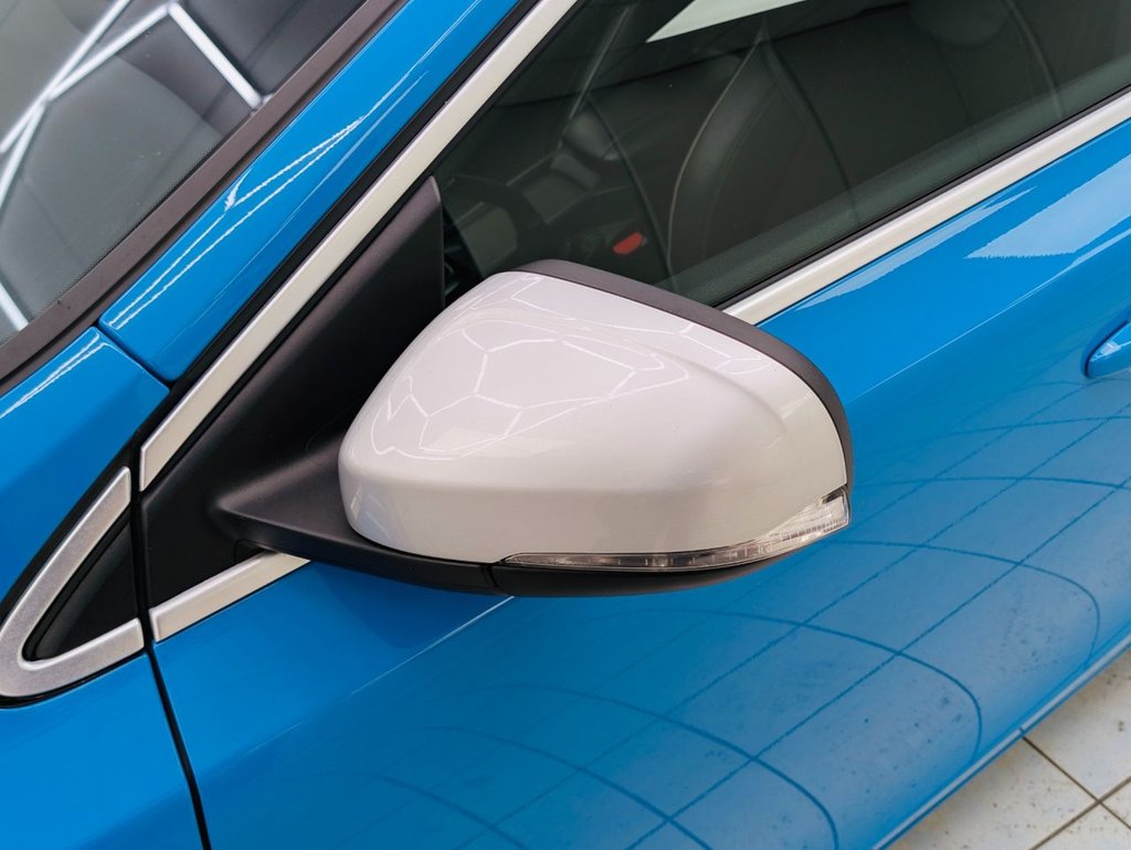 Used Volvo V40 2015 for sale - 78200409: Photo 32