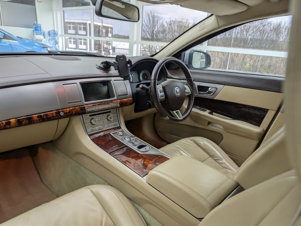 Used Jaguar XF 2011 for sale - 77835346: Photo 15