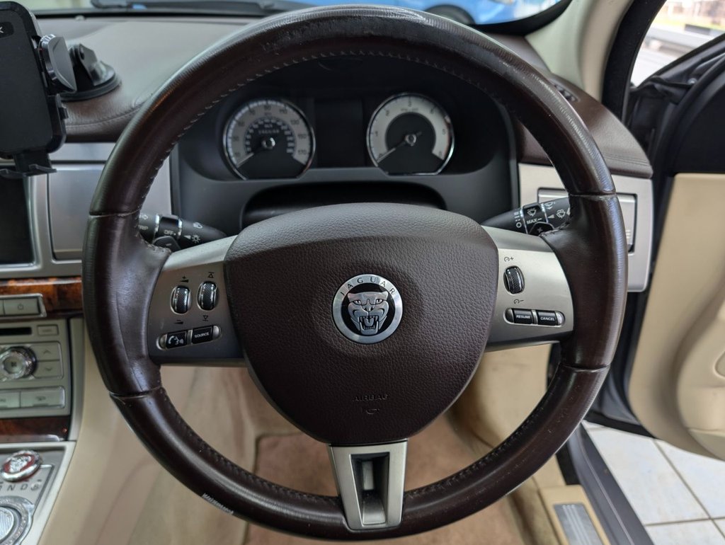 Used Jaguar XF 2011 for sale - 77835346: Photo 28