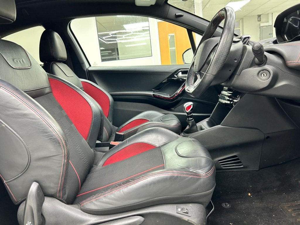 Used Peugeot 208 2018 for sale - 77667000: Photo 15