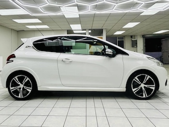 Used Peugeot 208 2018 for sale - 77667000: Photo