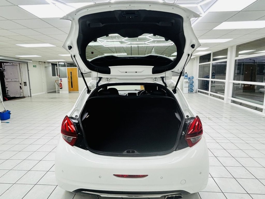 Used Peugeot 208 2018 for sale - 77667000: Photo 6