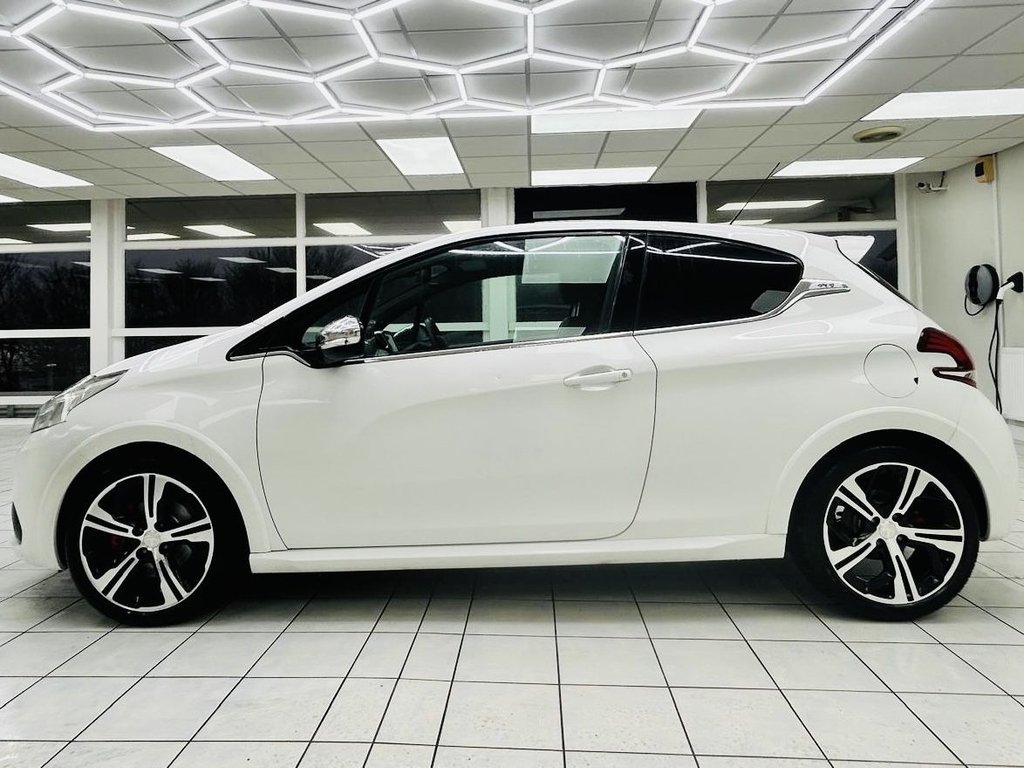 Used Peugeot 208 2018 for sale - 77667000: Photo 9