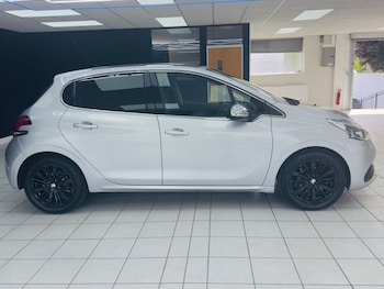 Used Peugeot 208 2018 for sale - 78936368: Photo