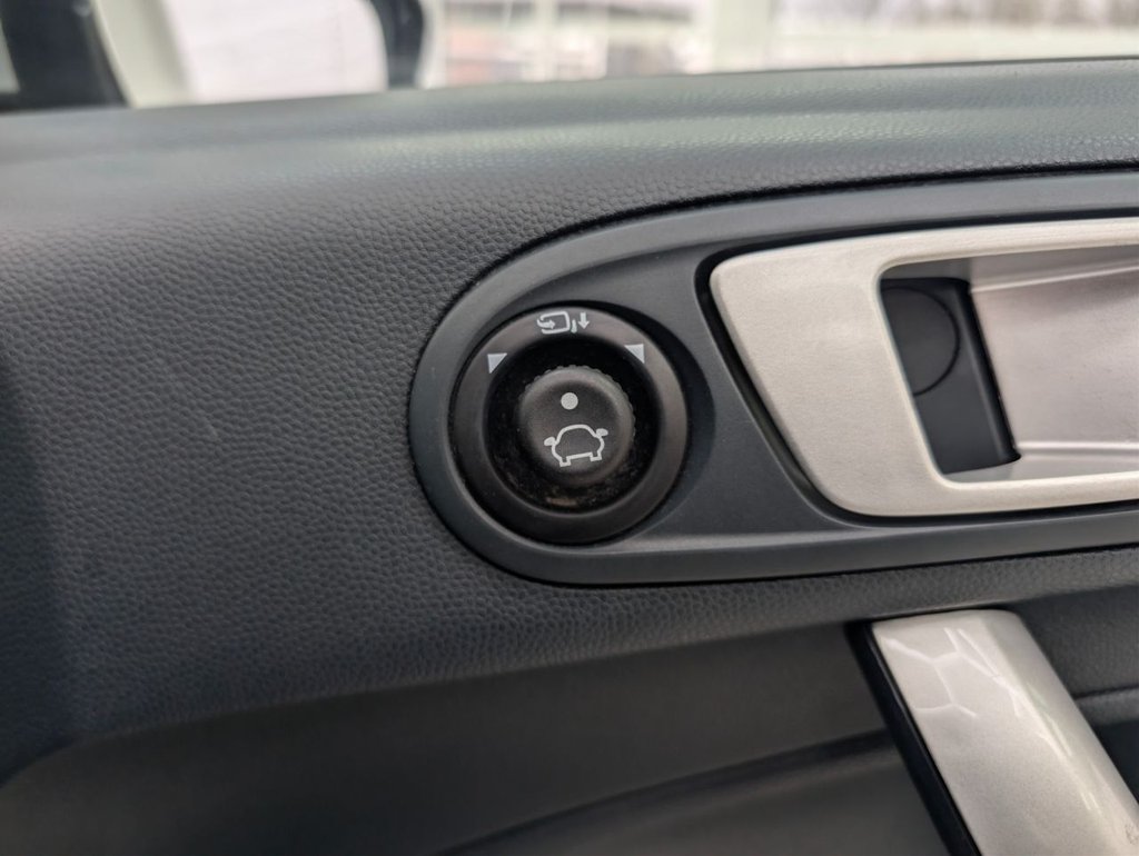 Used Ford Fiesta 2011 for sale - 77990572: Photo 30