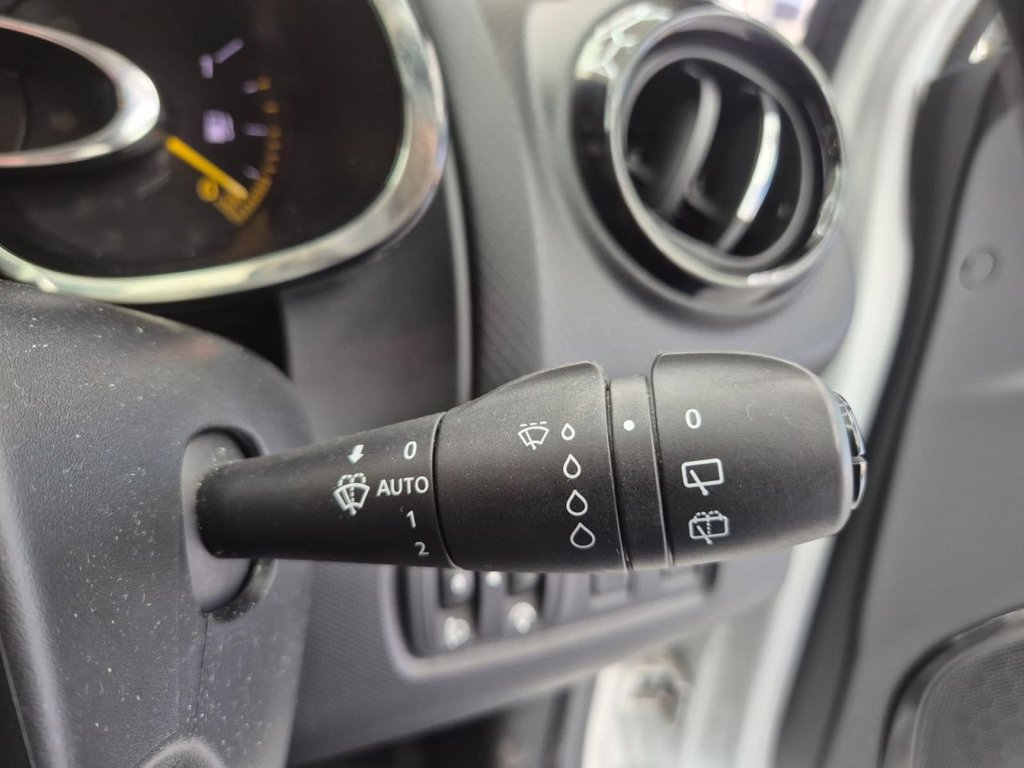 Used Renault Clio 2014 for sale - 77919925: Photo 29