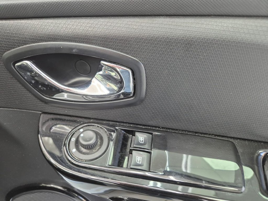 Used Renault Clio 2014 for sale - 77919925: Photo 31