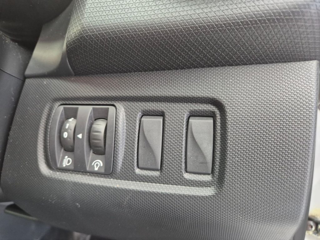 Used Renault Clio 2014 for sale - 77919925: Photo 32