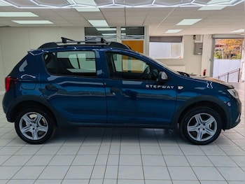Used Dacia Sandero Stepway 2018 for sale - 78068604: Photo