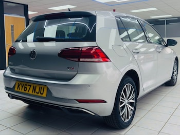 Used Volkswagen Golf 2017 for sale - 79281321: Photo
