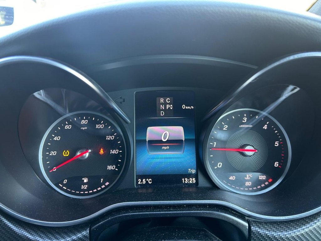 Used Mercedes-Benz V-Class 2021 for sale - 77666610: Photo 32