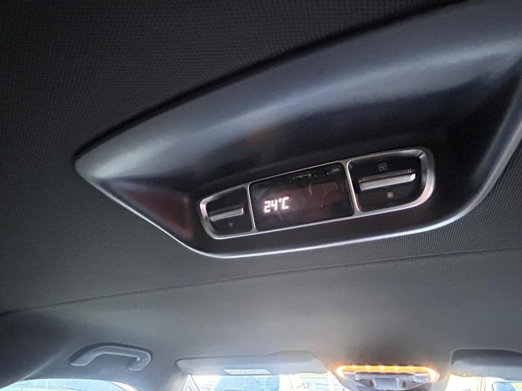 Used Mercedes-Benz V-Class 2021 for sale - 77666610: Photo 34