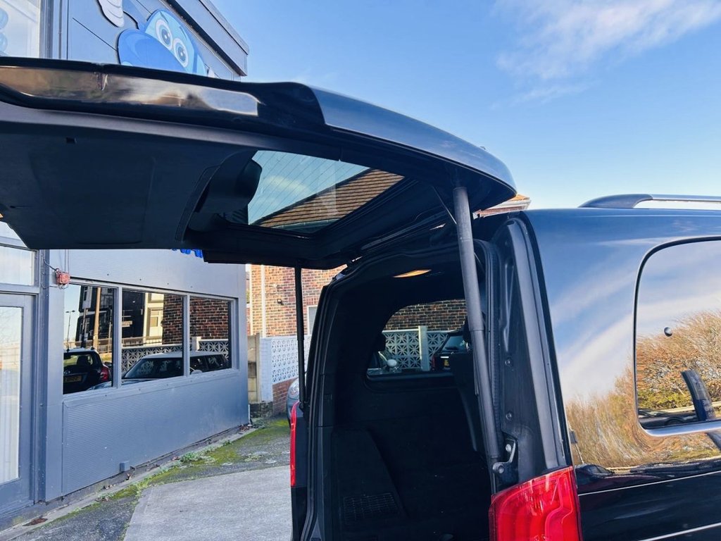 Used Mercedes-Benz V-Class 2021 for sale - 77666610: Photo 37