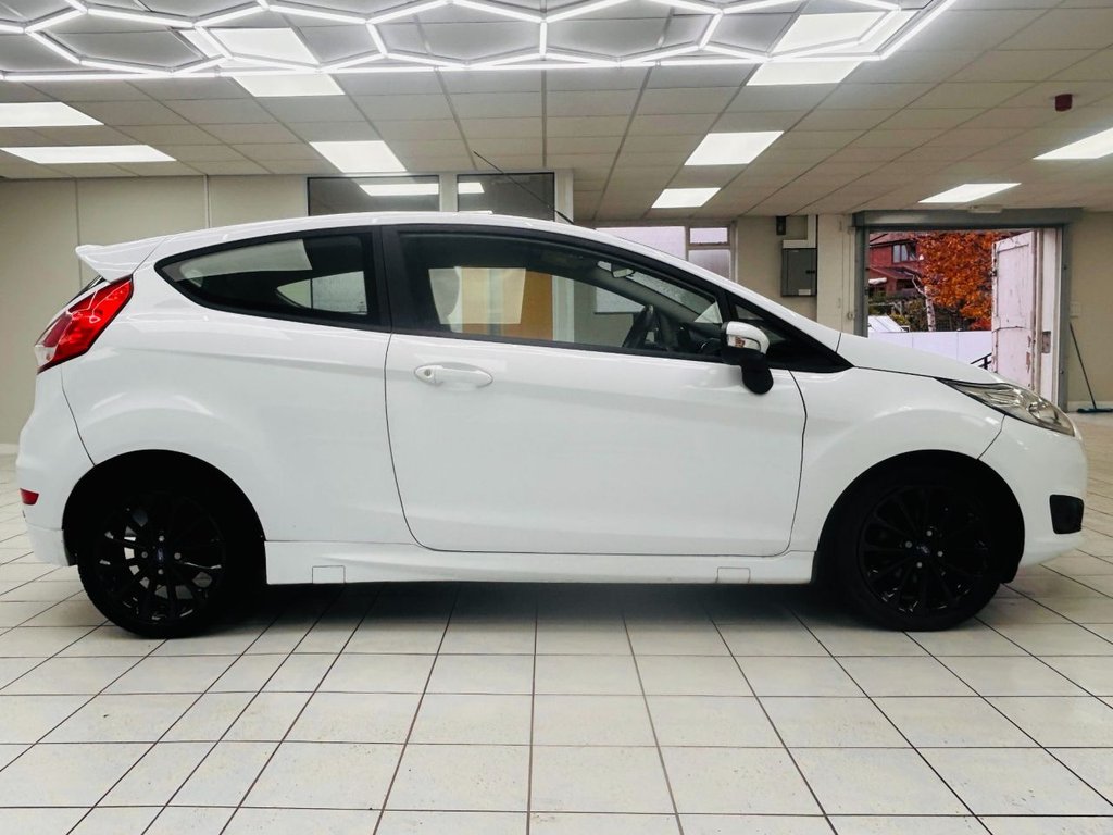 Used Ford Fiesta 2015 for sale - 77666631: Photo 2