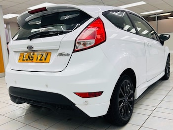 Used Ford Fiesta 2015 for sale - 77666631: Photo