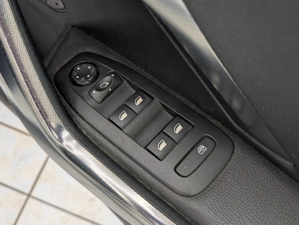 Used Peugeot 2008 2014 for sale - 77990537: Photo 29