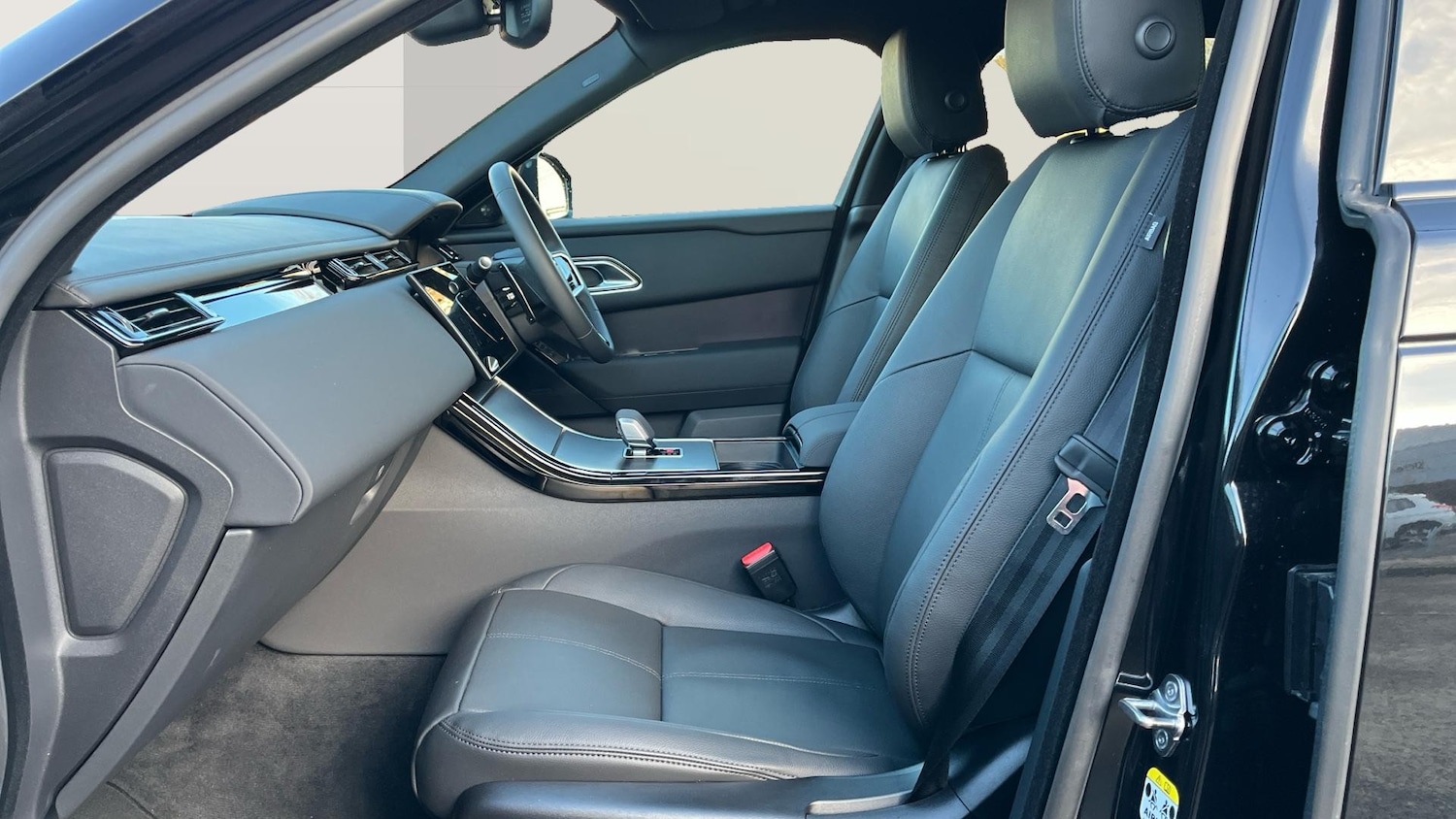 Used Land Rover Range Rover Velar 2025 for sale - 77154275: Photo 3