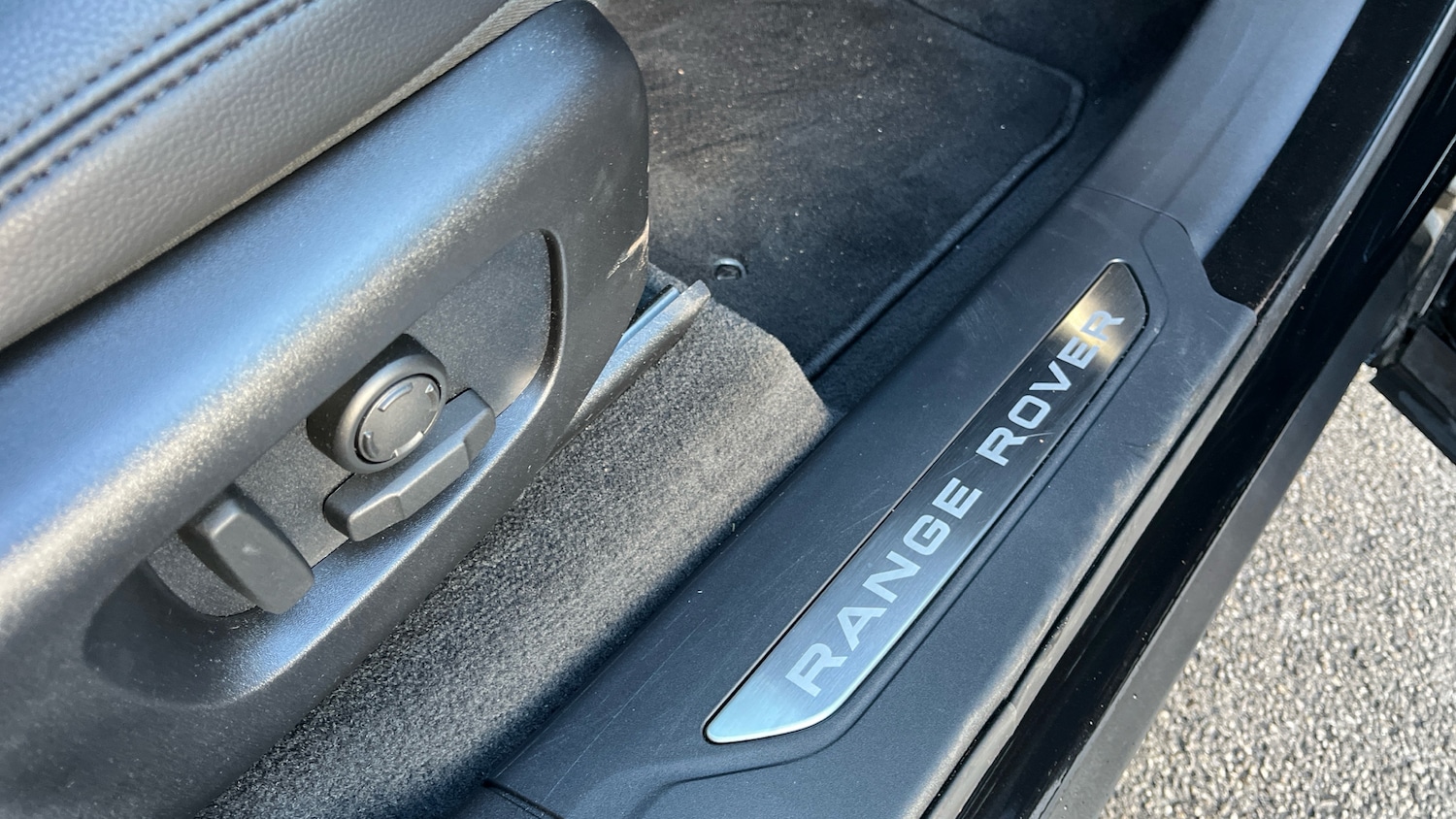 Used Land Rover Range Rover Velar 2025 for sale - 77154275: Photo 32