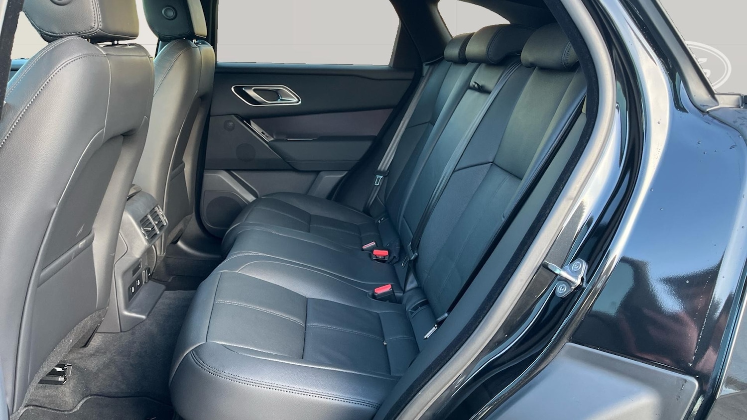 Used Land Rover Range Rover Velar 2025 for sale - 77154275: Photo 4