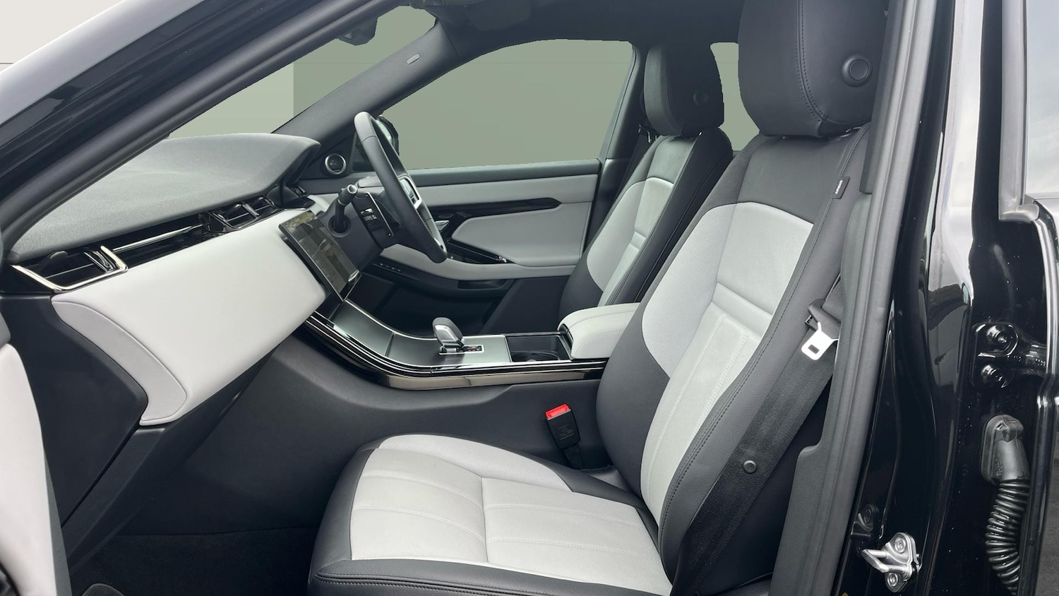 Used Land Rover Range Rover Evoque 2025 for sale - 77946992: Photo 3