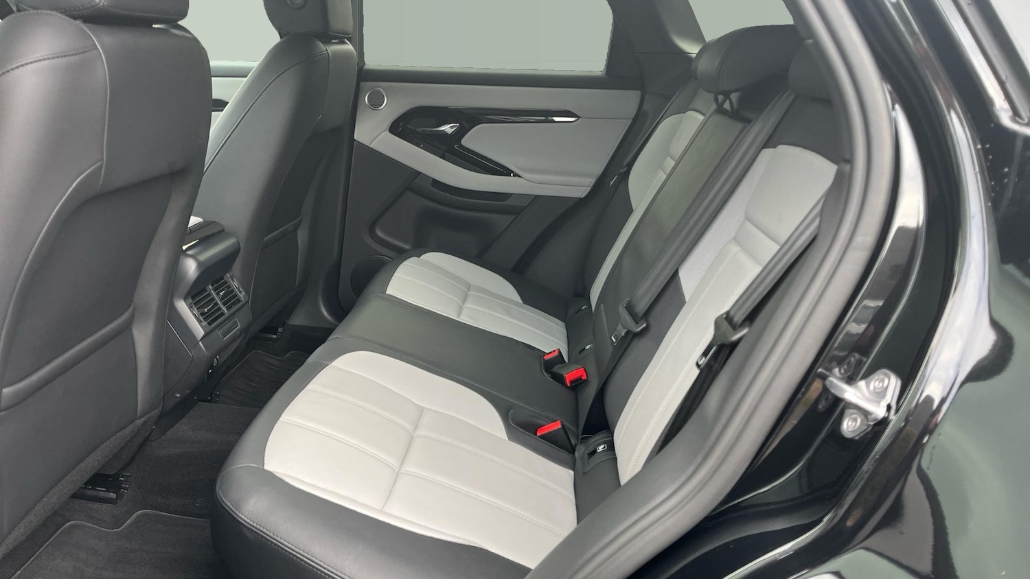 Used Land Rover Range Rover Evoque 2025 for sale - 77946992: Photo 4