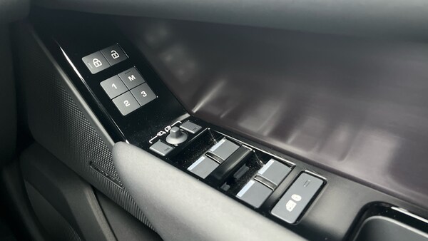 Used Land Rover Range Rover Velar 2025 for sale - 76230829: Photo 23