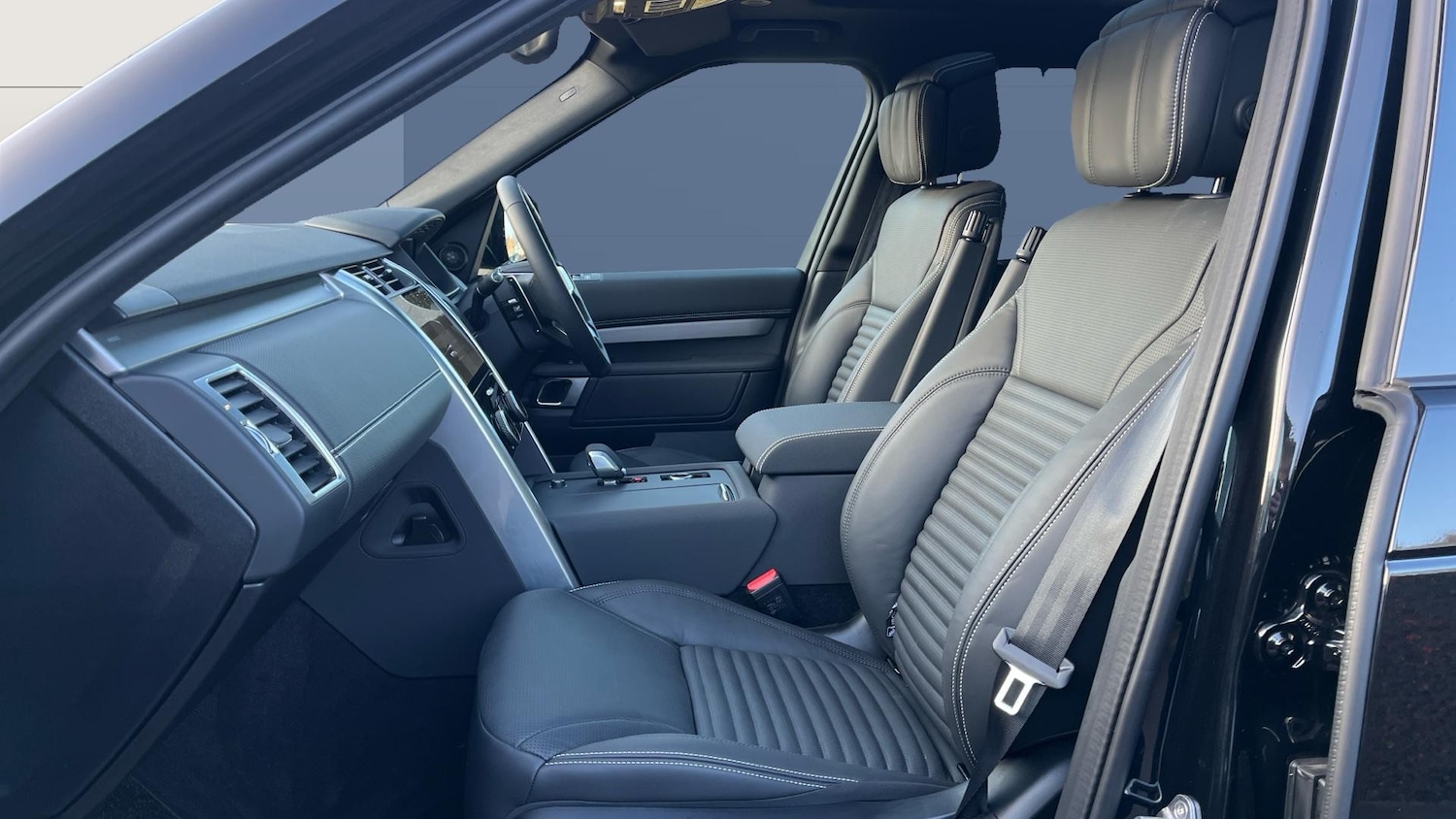 Used Land Rover Discovery 2025 for sale - 77336476: Photo 3