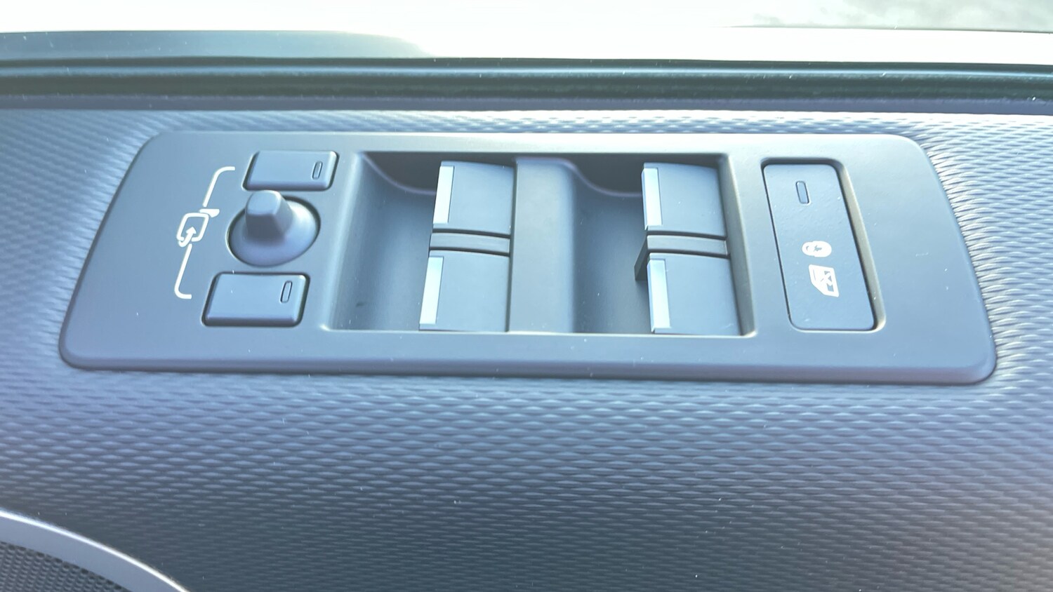 Used Land Rover Discovery 2025 for sale - 77336476: Photo 32