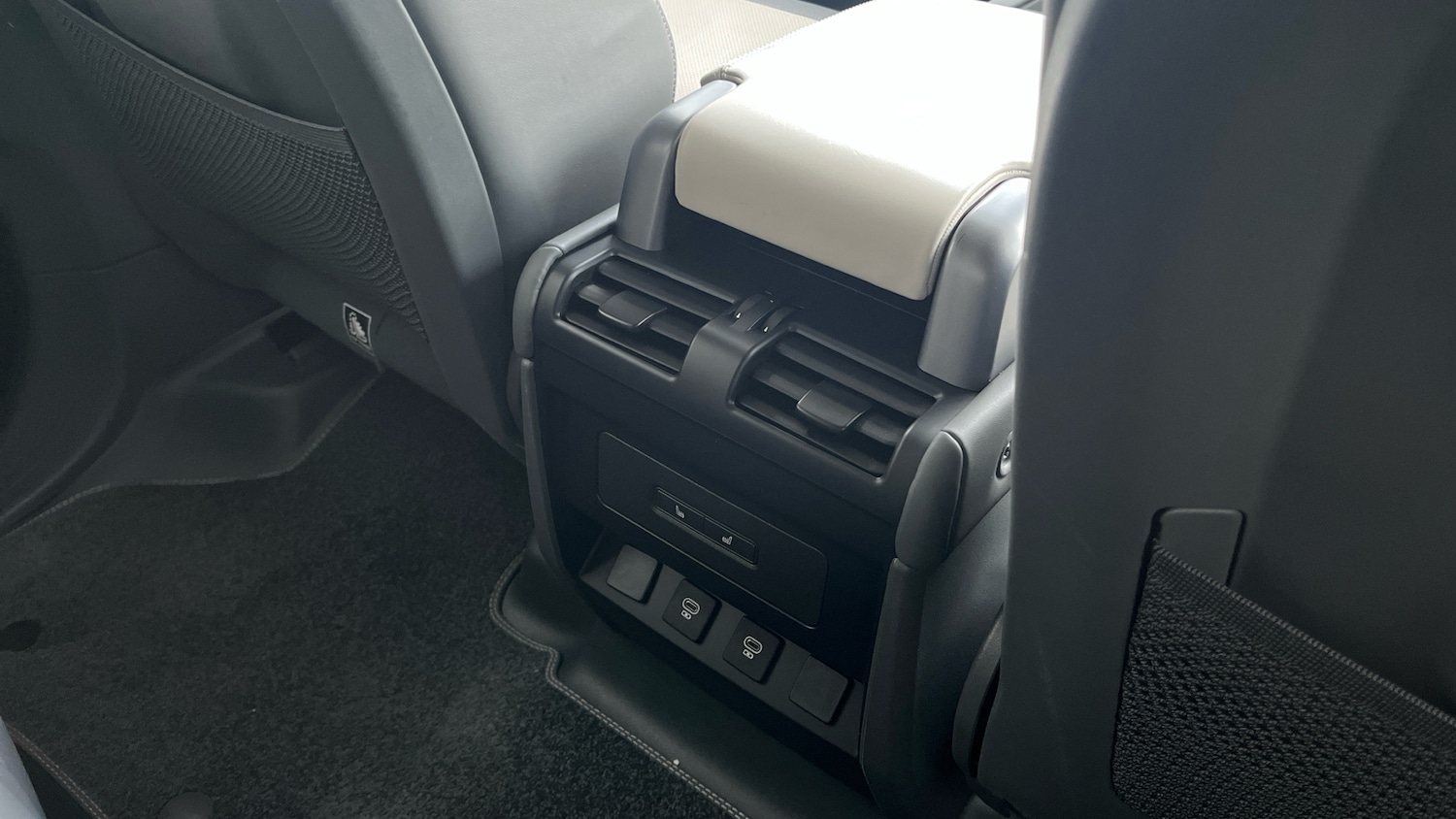 Used Land Rover Defender 2024 for sale - 76322482: Photo 18