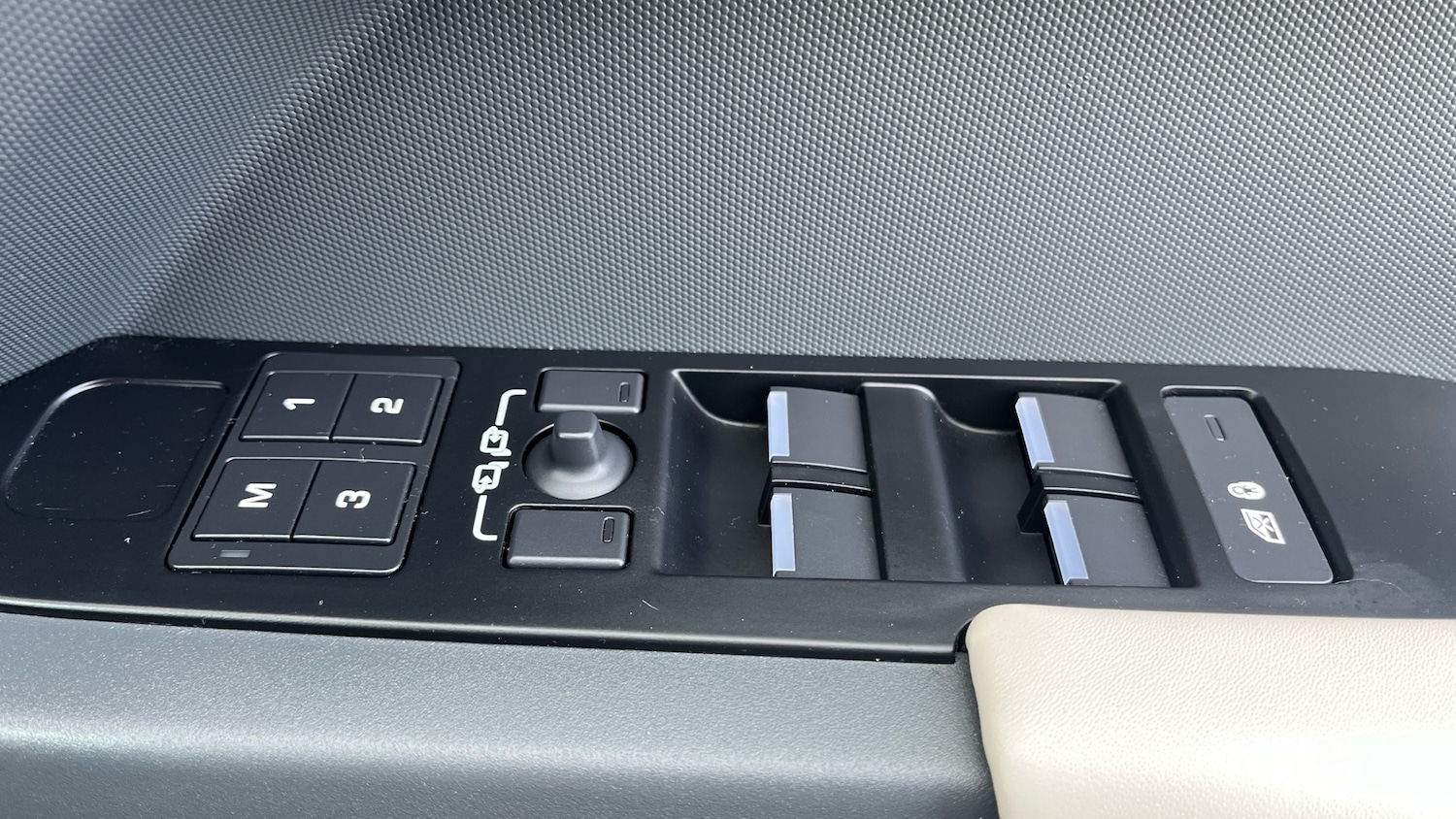 Used Land Rover Defender 2024 for sale - 76322482: Photo 24
