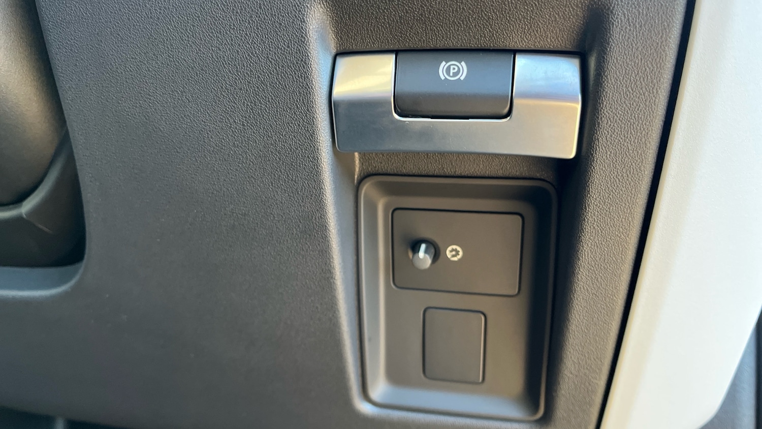 Used Land Rover Defender 2025 for sale - 77088073: Photo 35