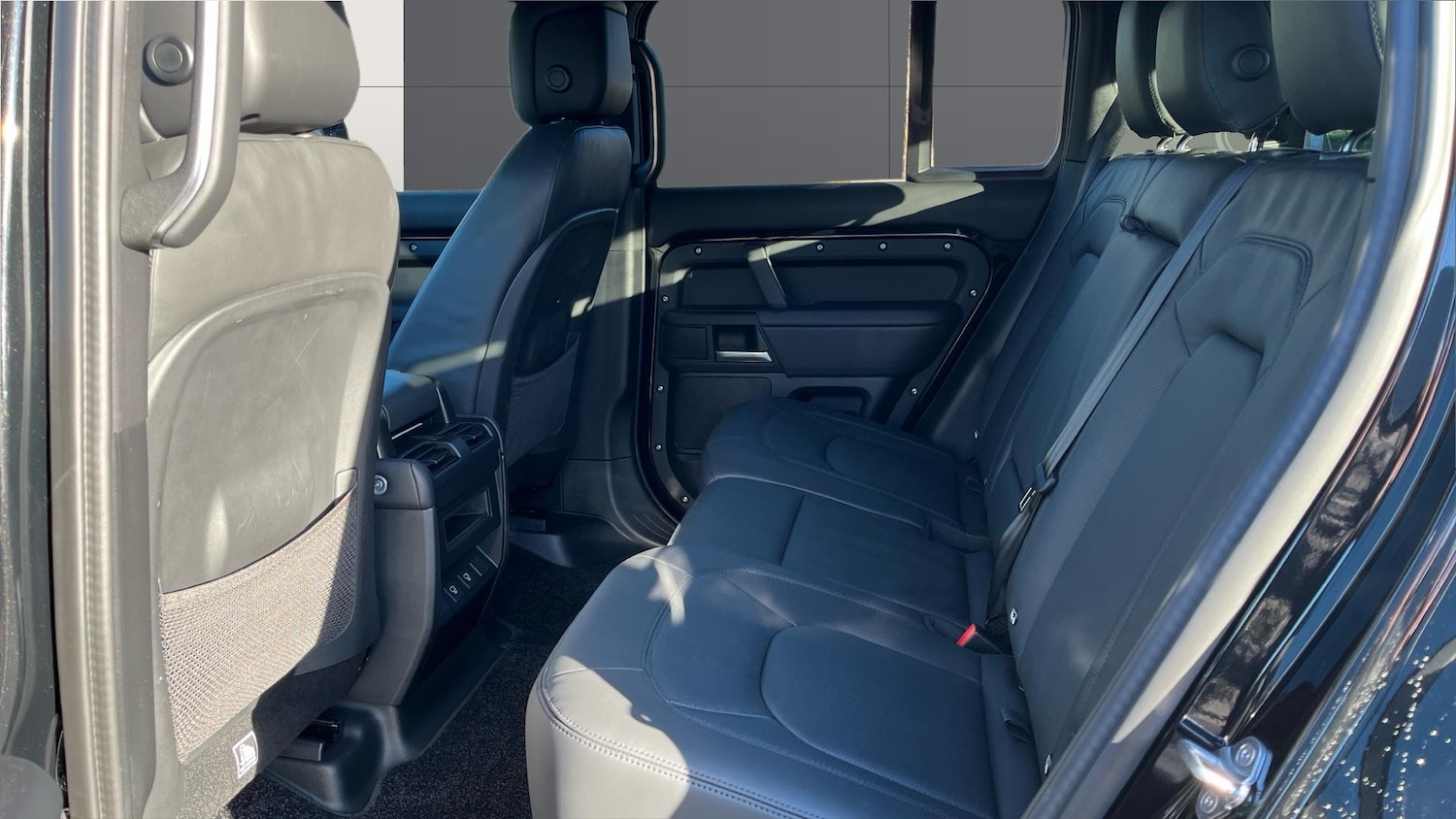 Used Land Rover Defender 2025 for sale - 77088073: Photo 4