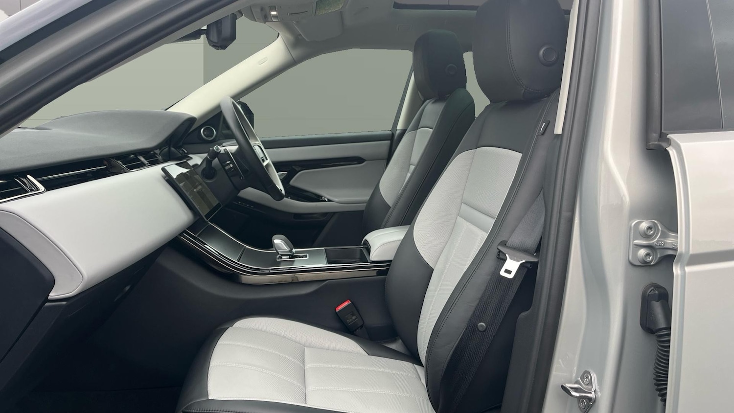 Used Land Rover Range Rover Evoque 2024 for sale - 76299312: Photo 3