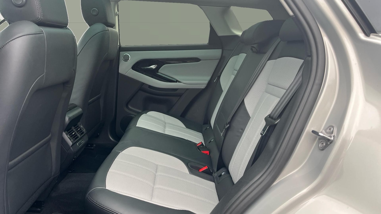 Used Land Rover Range Rover Evoque 2024 for sale - 76299312: Photo 4