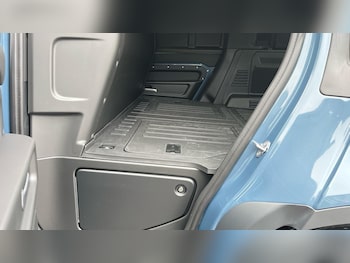 Used Land Rover Defender 2024 for sale - 77489896: Photo