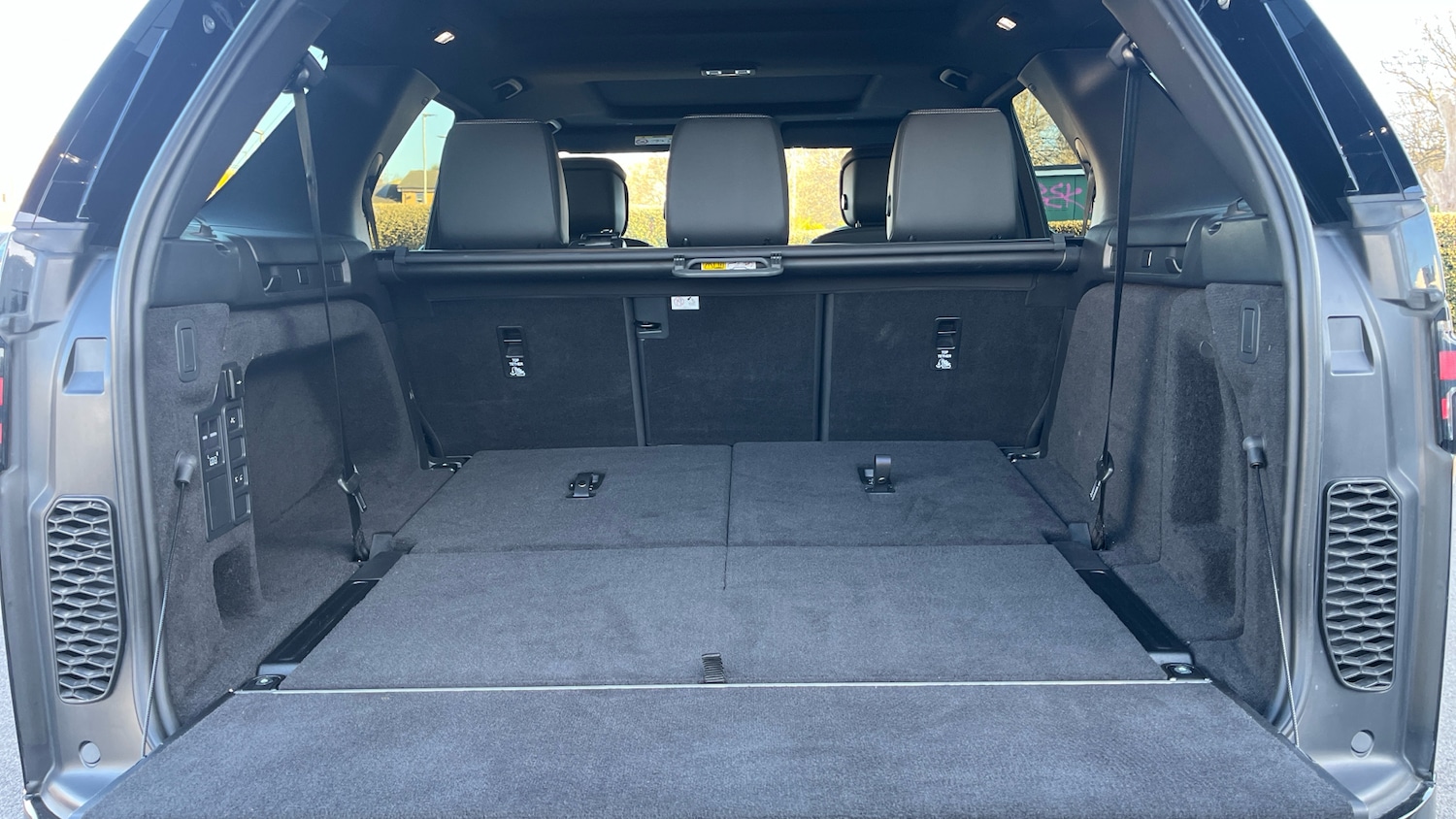 Used Land Rover Discovery 2025 for sale - 78111919: Photo 10