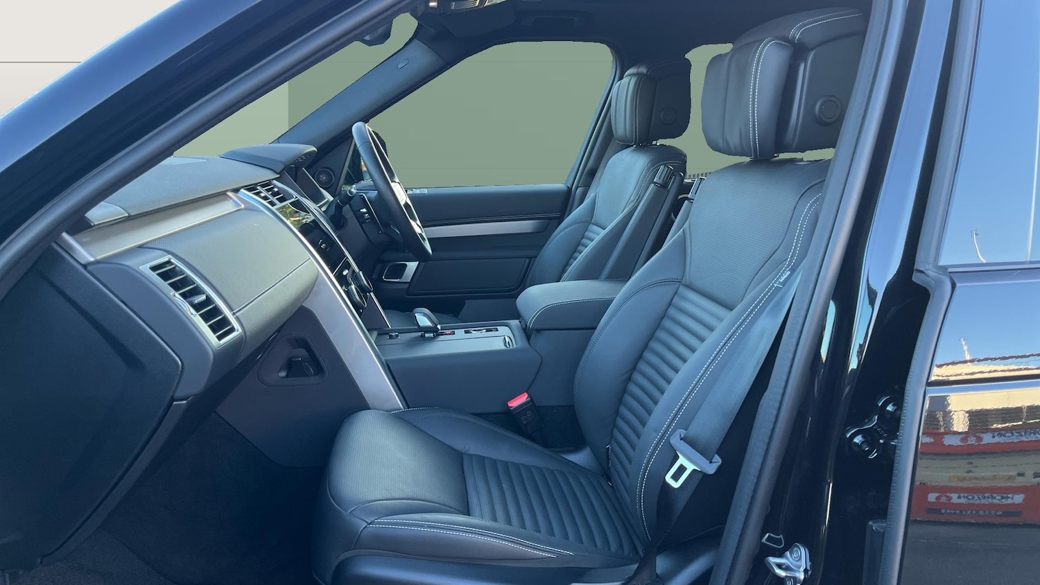 Used Land Rover Discovery 2025 for sale - 78111919: Photo 3