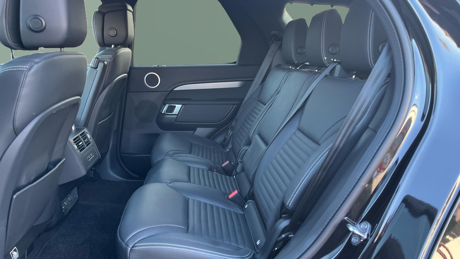 Used Land Rover Discovery 2025 for sale - 78111919: Photo 4