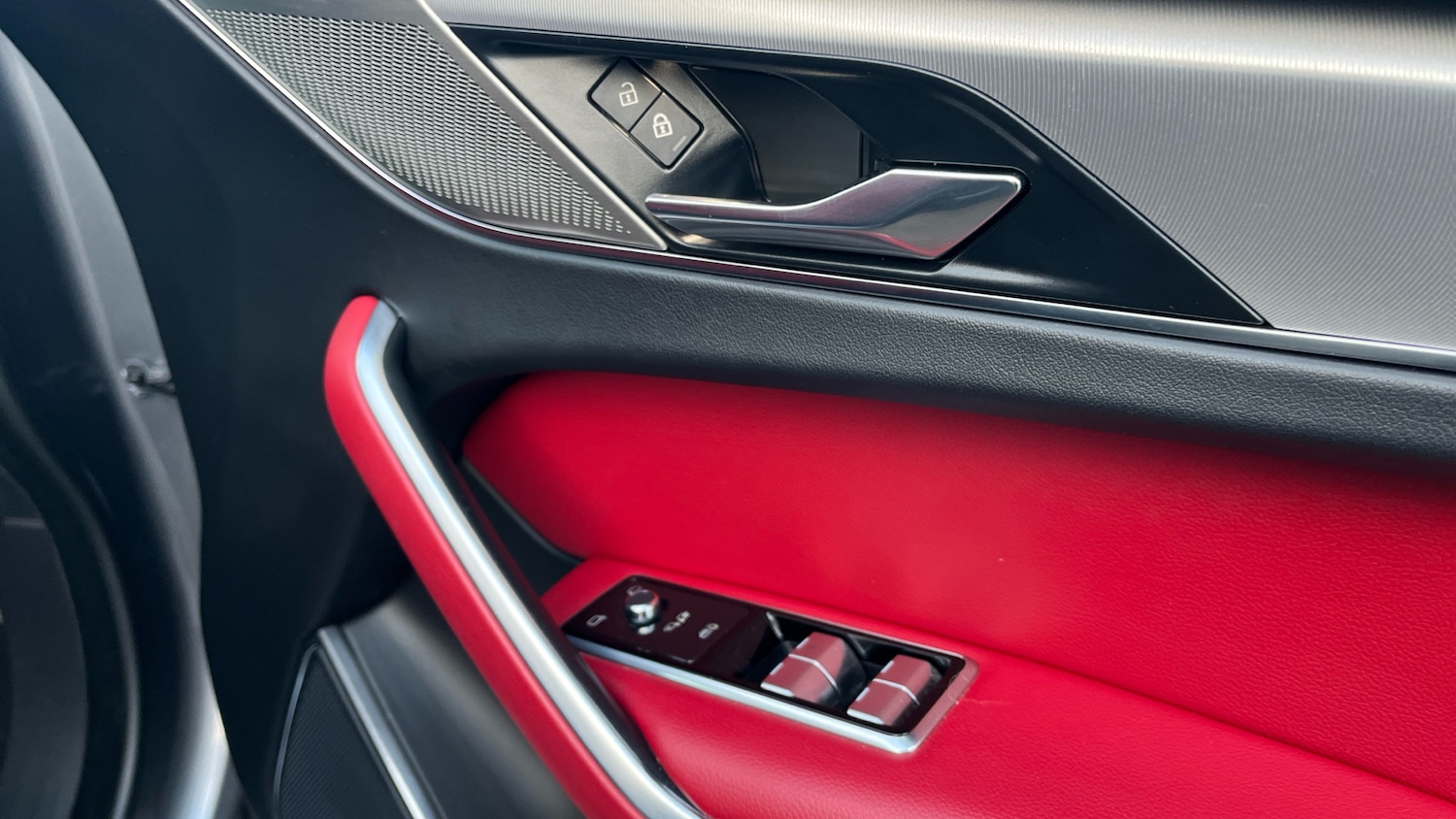 Used Jaguar F-Pace 2021 for sale - 76782543: Photo 30