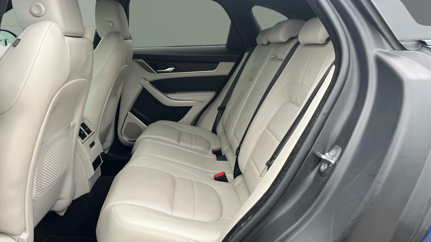 Used Jaguar F-Pace 2021 for sale - 76299310: Photo 4