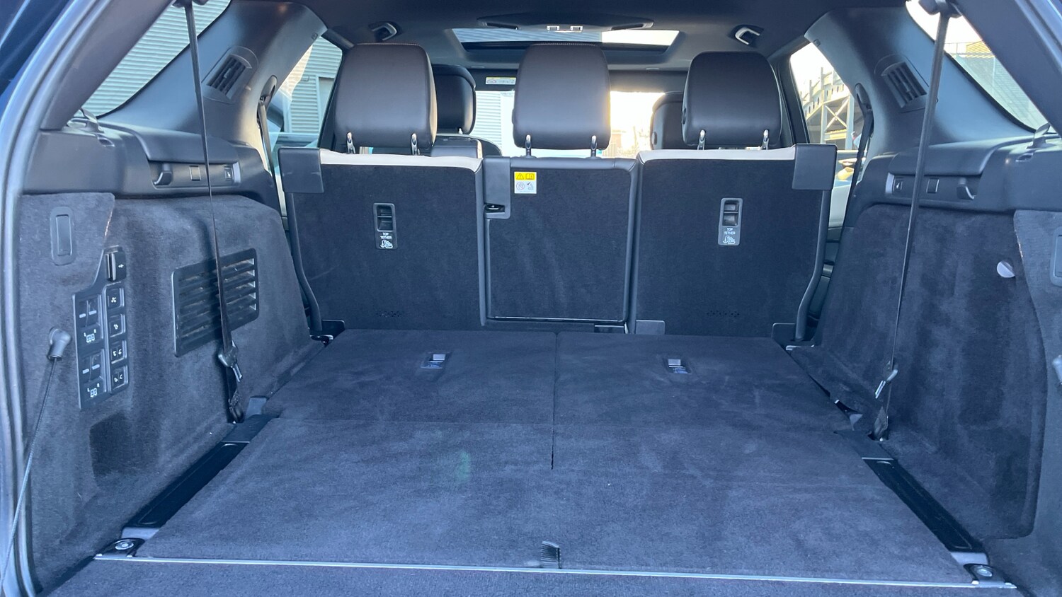 Used Land Rover Discovery 2023 for sale - 78101621: Photo 10