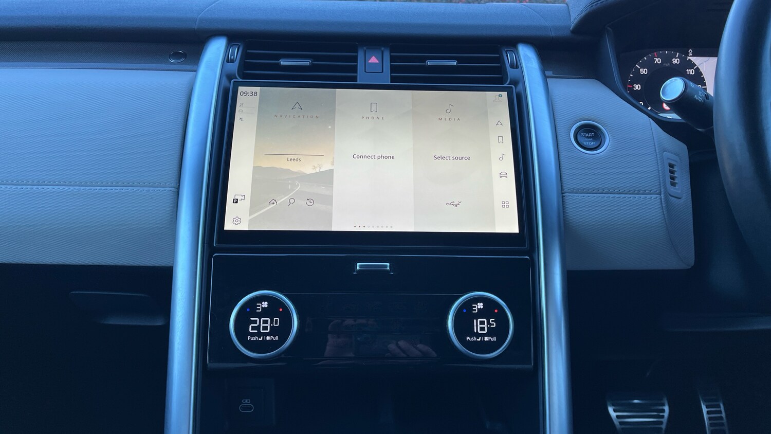 Used Land Rover Discovery 2023 for sale - 78101621: Photo 14