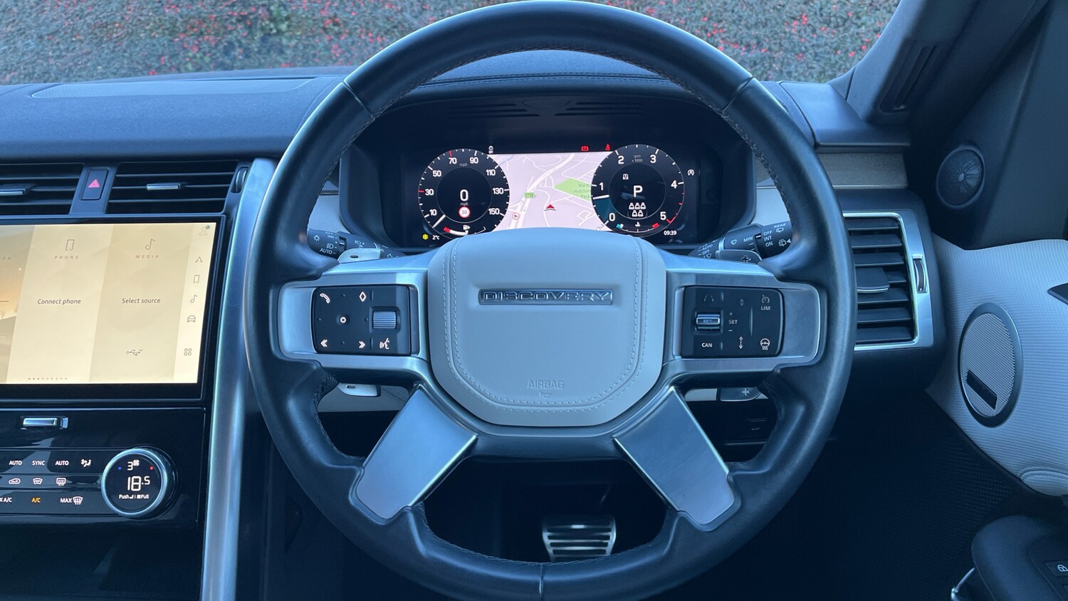 Used Land Rover Discovery 2023 for sale - 78101621: Photo 15