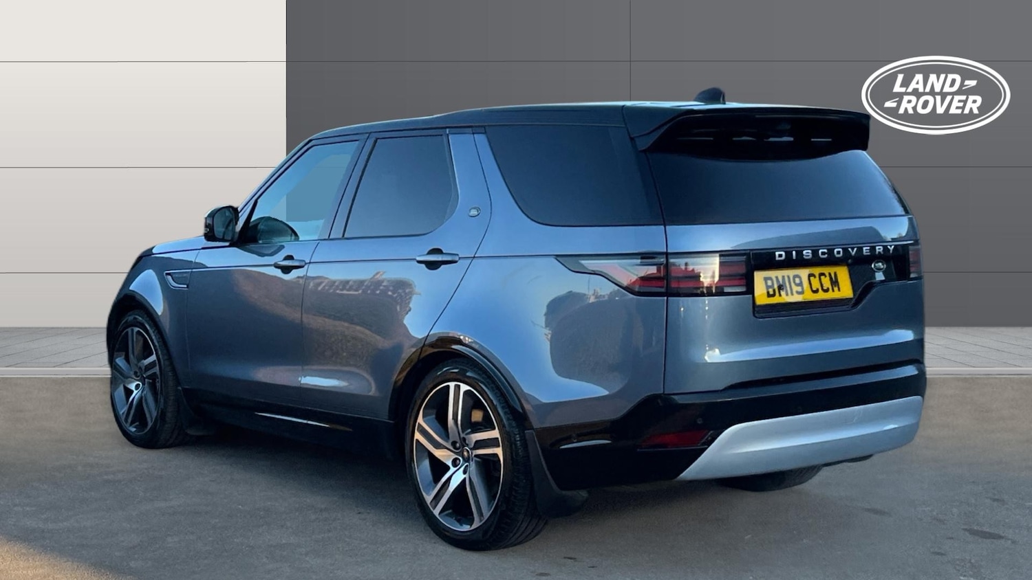 Used Land Rover Discovery 2023 for sale - 78101621: Photo 2